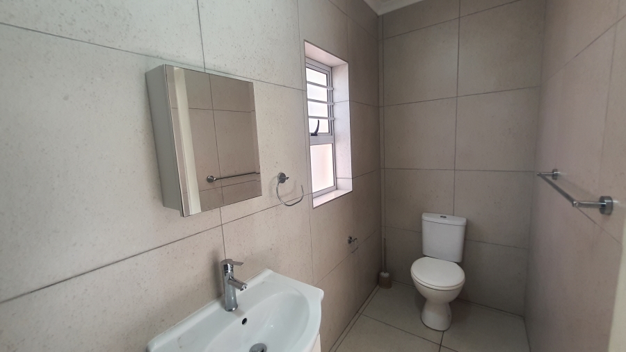5 Bedroom Property for Sale in Beacon Bay North Eastern Cape